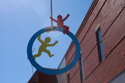 Lifting the center sculpture